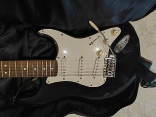 Guitarra Squire Strat Fender negra