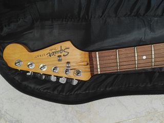 Guitarra Squire Strat Fender negra