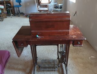 Máquina coser Alfa antigua