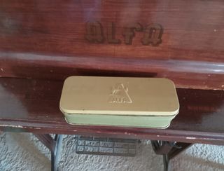 Máquina coser Alfa antigua