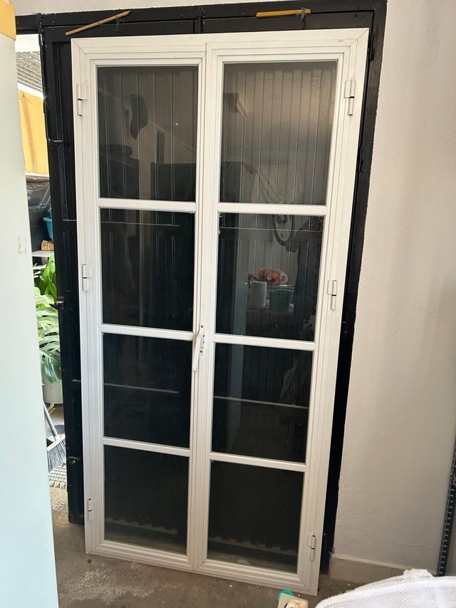 Puerta doble exterior blanca