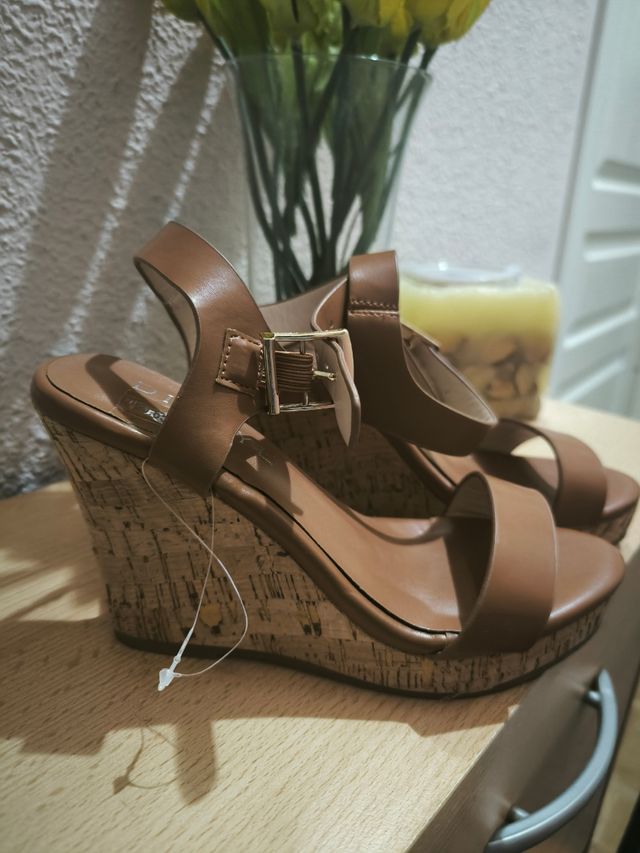 Sandalias cuña camel nº36