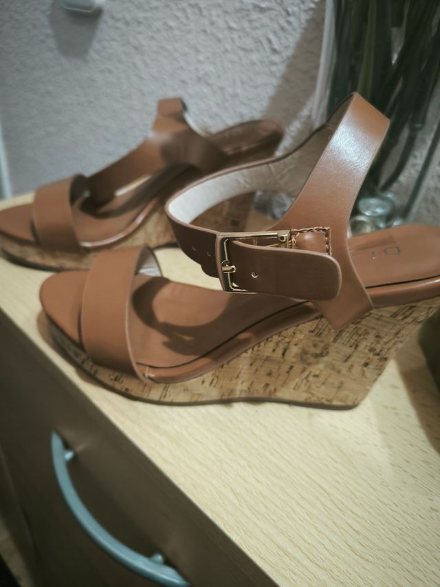 Sandalias cuña camel nº36