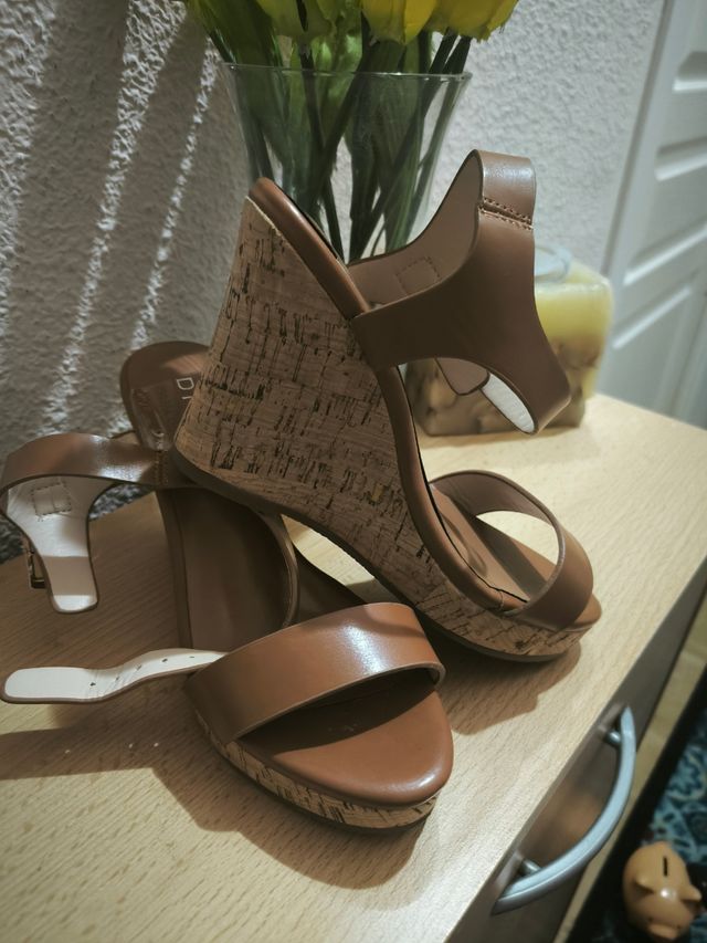 Sandalias cuña camel nº36