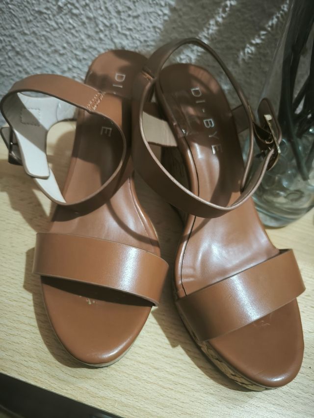 Sandalias cuña camel nº36