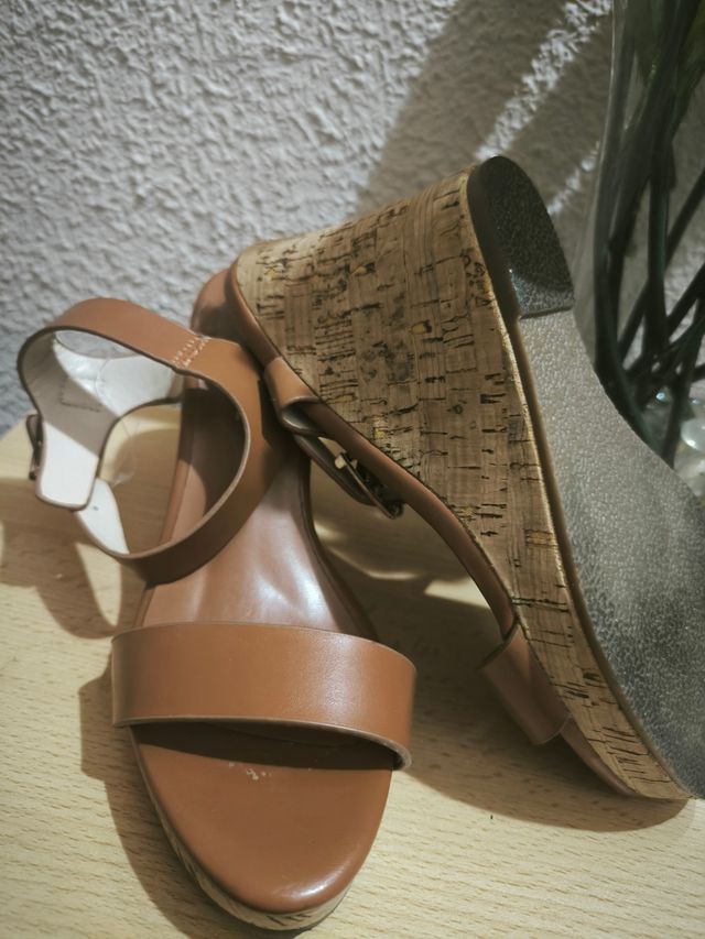 Sandalias cuña camel nº36