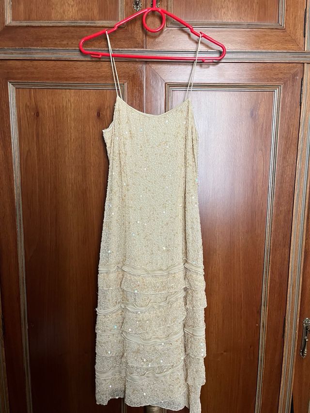 Vestido beige pedrería y lentejuelas