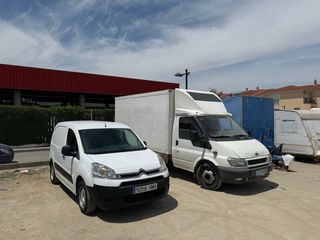 2 Furgonetas Blancas - Mudanzas