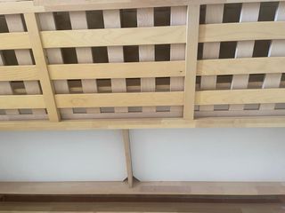 Sofá cama blanco de madera