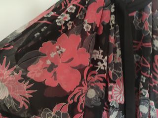 Vestido gasa floral largo negro/rojo