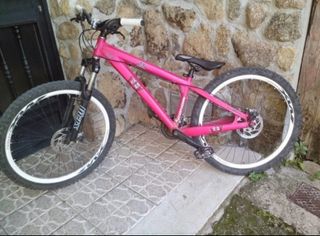 Conor Enemy Pro fucsia 26"