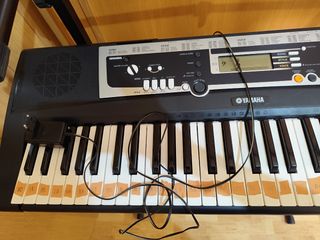 Yamaha YPT210 + el caballete es aparte del precio