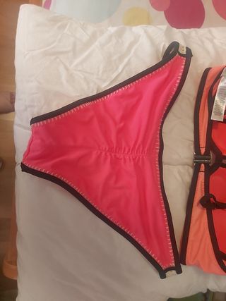 Bikini rosa y naranja