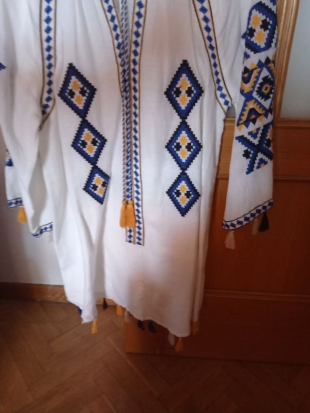 Vestido blanco Mango bordado