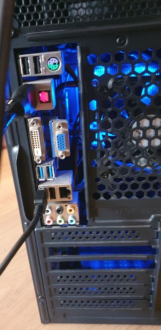 Torre PC Aerocool negra - Oficina