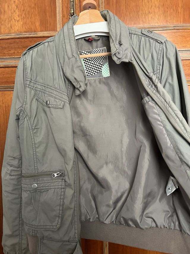 Cazadora verde militar mujer