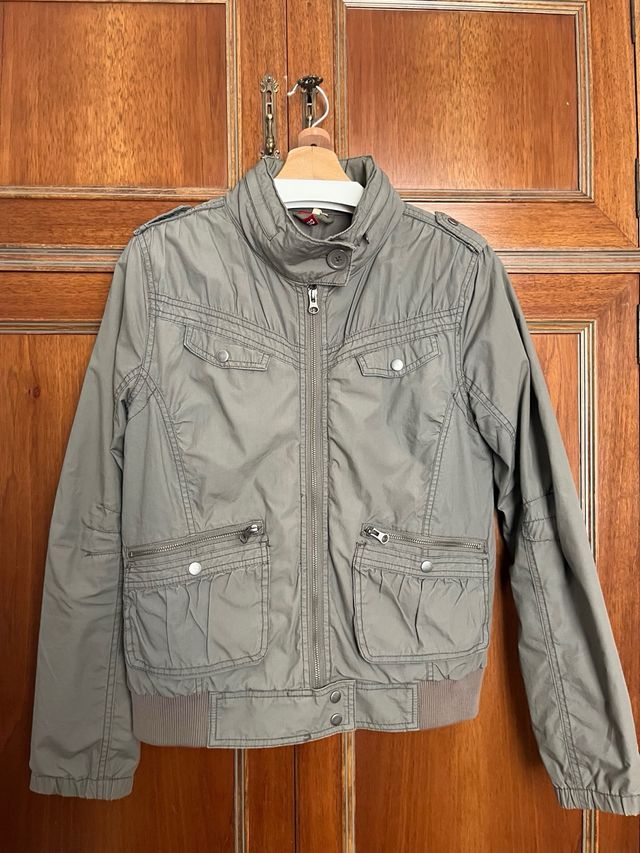 Cazadora verde militar mujer