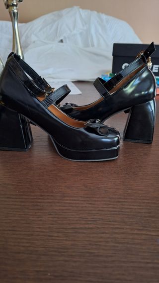 Zapatos de tacón ancho con plataforma negros