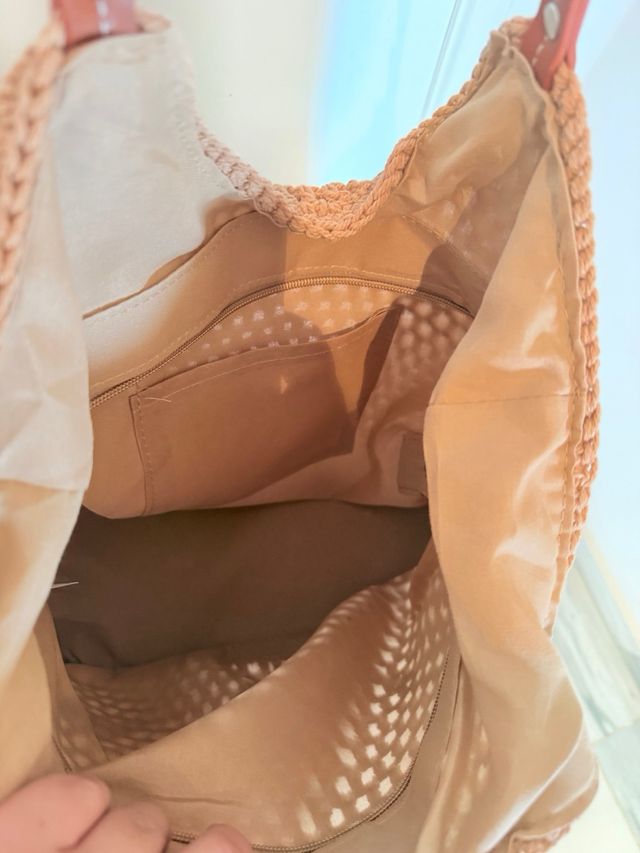 Bolso crochet beige-marrón 62 alto 38 de lado a l