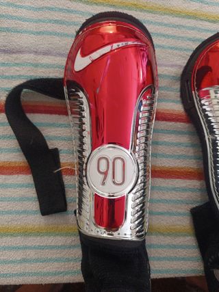 Espinilleras Nike Jr. 90 rojas