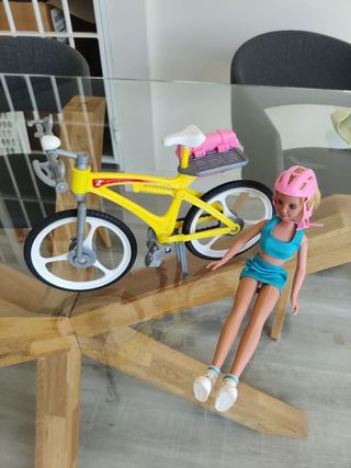 Bicicleta y muñeca Barbie