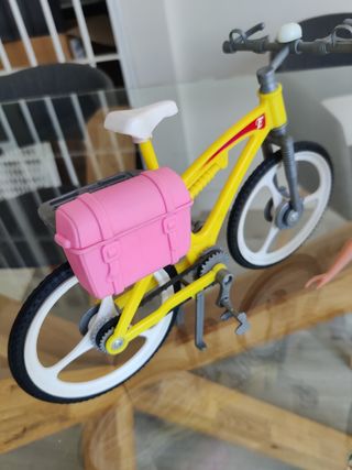Bicicleta y muñeca Barbie