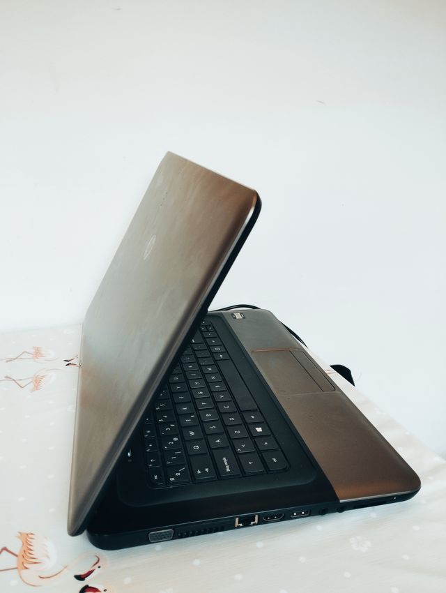Portátil HP 655 Gris - Ordenador usado