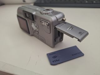 Sony Cyber-shot Cámara 4.0 MP