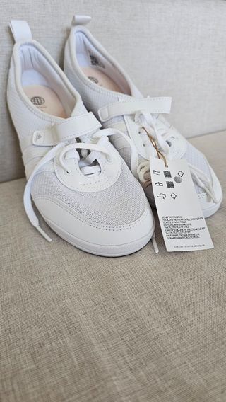 Zapatillas Adidas blancas - nuevas