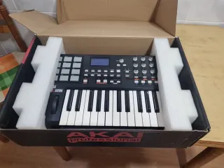Akai MPK25 - Teclado MIDI