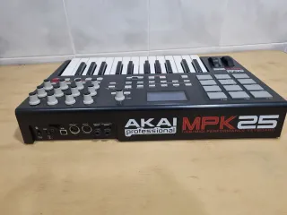 Akai MPK25 - Teclado MIDI