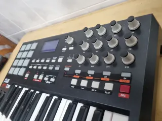 Akai MPK25 - Teclado MIDI
