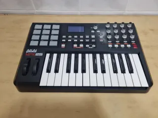 Akai MPK25 - Teclado MIDI