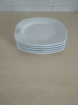 5 Platos porcelana blancos