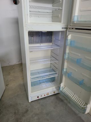 Frigorífico BUTSIR. Funciona a Butano y a luz