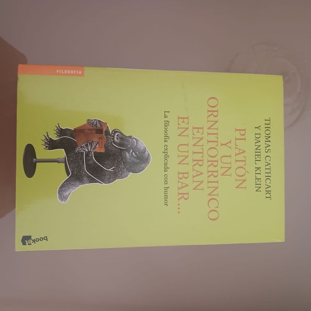 Platón y un ornitorrinco entran en un bar...