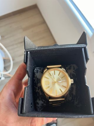 Reloj Diesel dorado