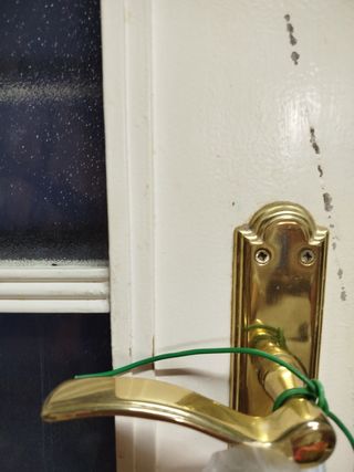 Puerta madera blanca interior con cristales