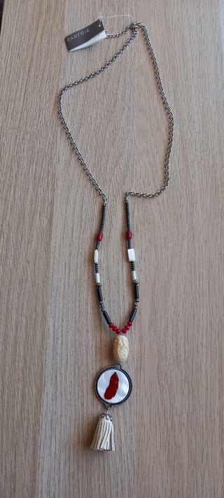 Collares largos con abalorios