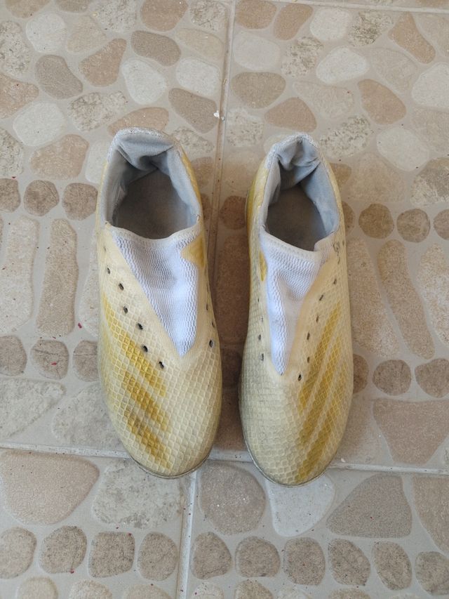 Botas de fútbol adidas