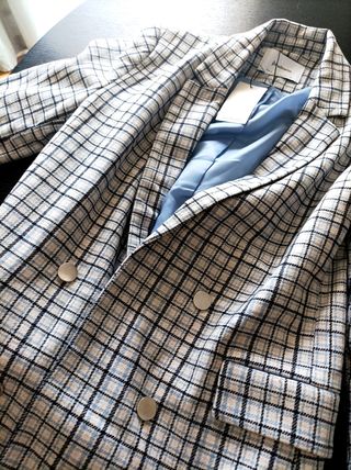 Blazer cuadros Stradivarius con etiqueta