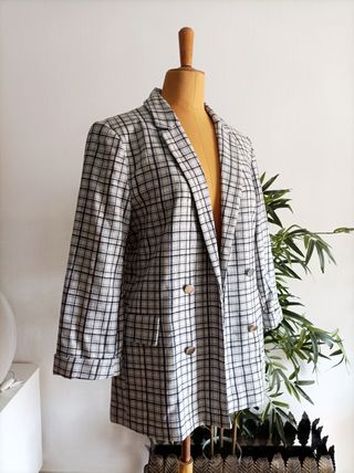 Blazer cuadros Stradivarius con etiqueta