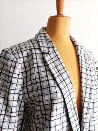 Blazer cuadros Stradivarius con etiqueta