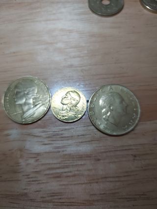 3 Monedas antiguas ⁹