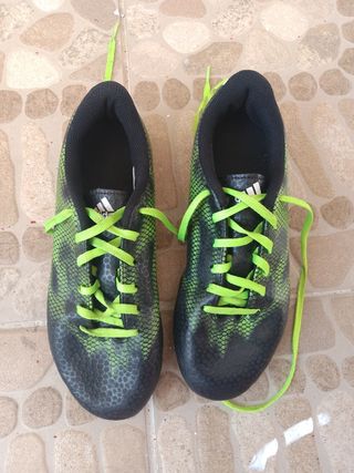 Botas de fútbol adidas