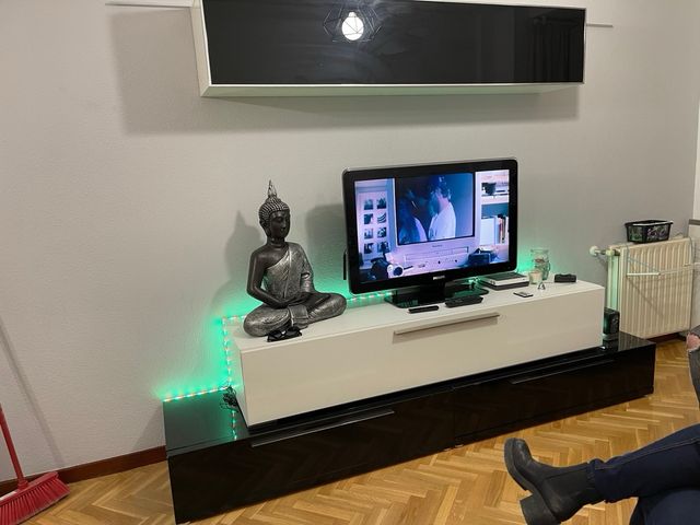 Mueble TV salon blanco y negro URGE VENTA