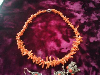 Collar, pendientes coral