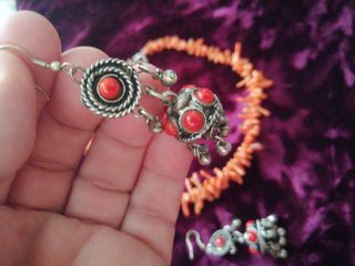 Collar, pendientes coral