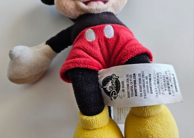 Peluches Mickey y Minnie Mouse.