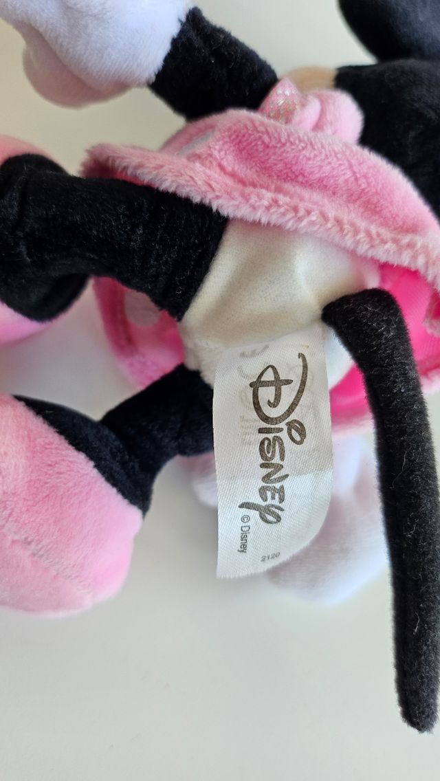 Peluches Mickey y Minnie Mouse.